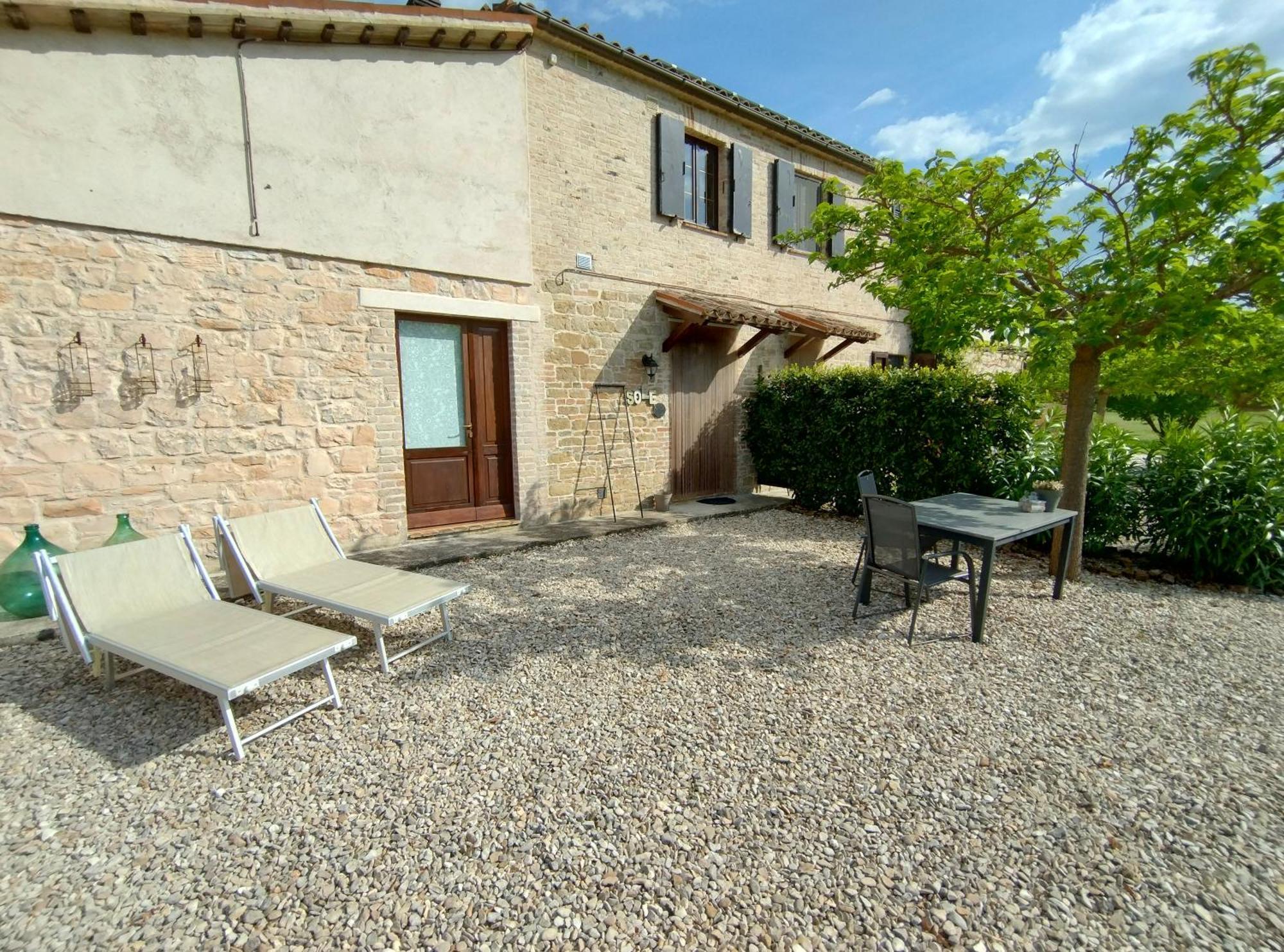 Rosa Nel Pozzo Apartments And B&B San Pietro  Exterior photo