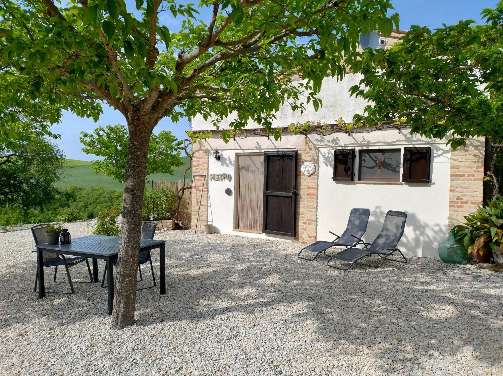 Rosa Nel Pozzo Apartments And B&B San Pietro  Exterior photo